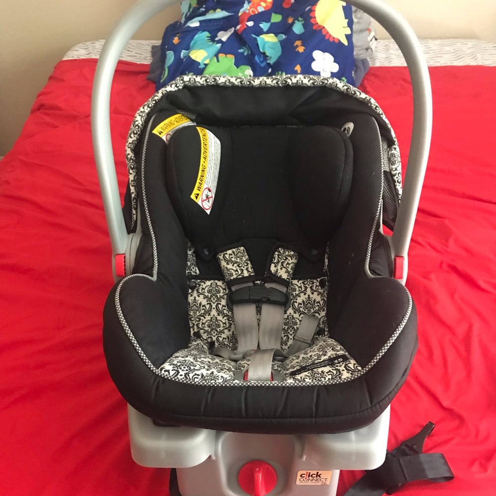 Graco Click n’ Connect Rear facing Car seat & base